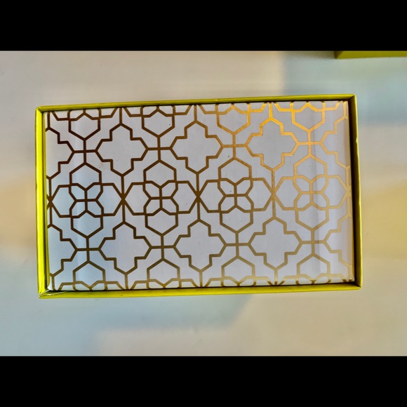 Kendra Scott gift wrap boxes with bow - Picture 4 of 7